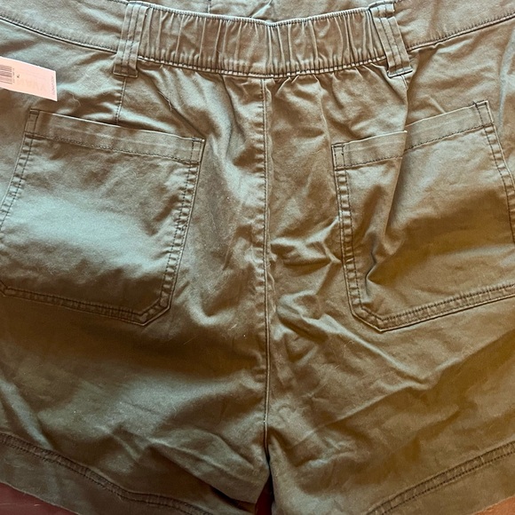 NWT! Green Old Navy High-Waisted Chino Shorts - Picture 4 of 5